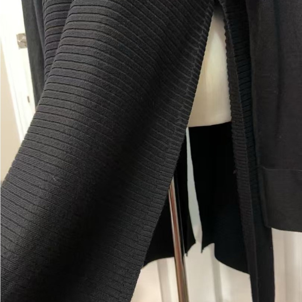 Elegant Black Knit Cardigan (L) - Picture 6 of 11